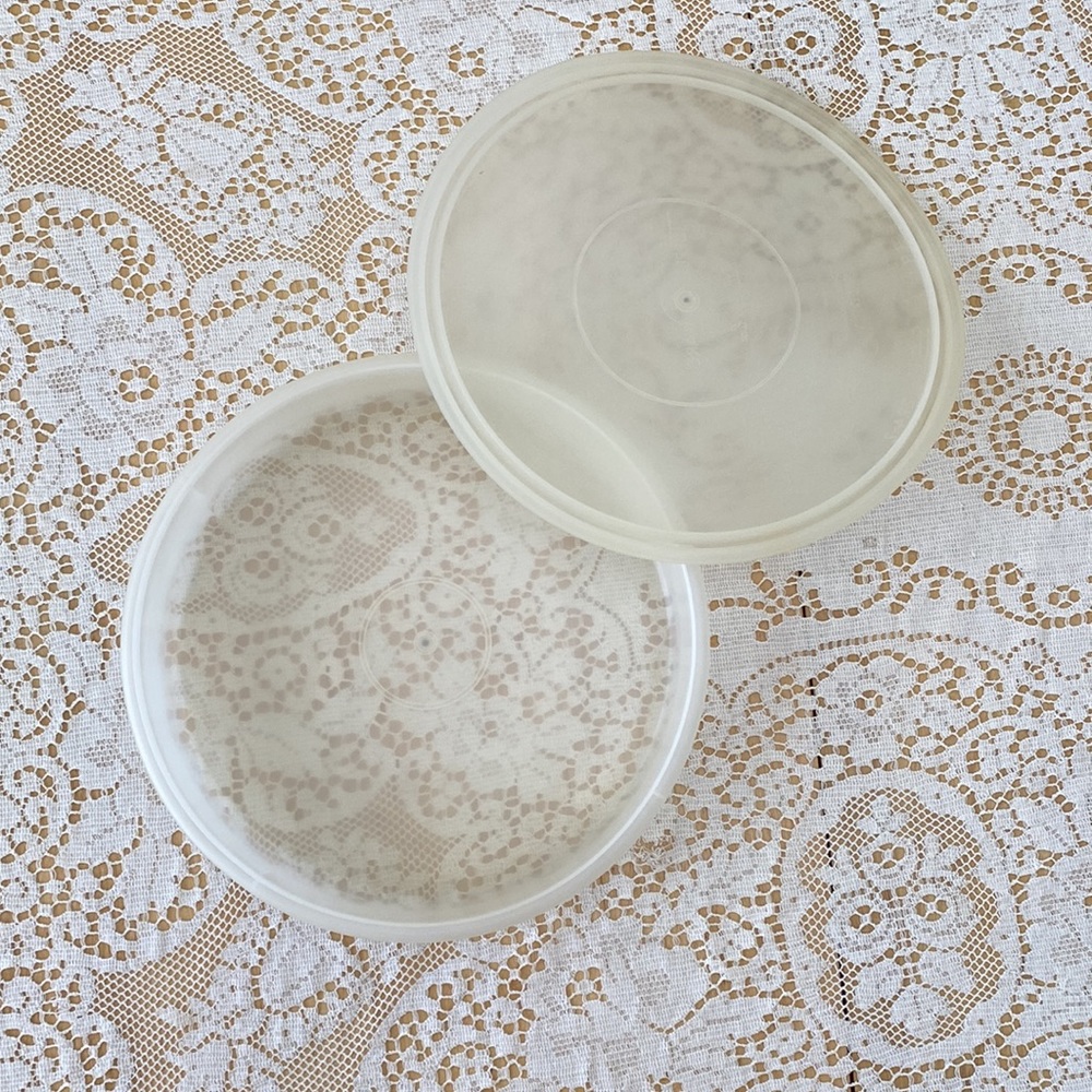 Vintage Tupperware Round Storage Container - Picture 2 of 3